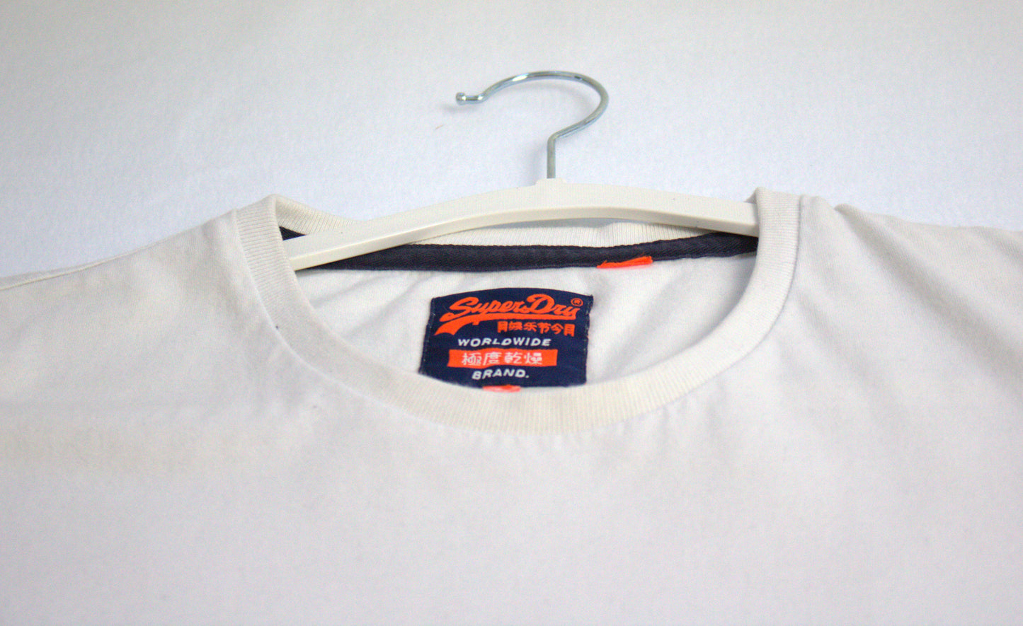 Superdry white short sleeve T-shirt, Unisex, Size Medium, Used-good condition